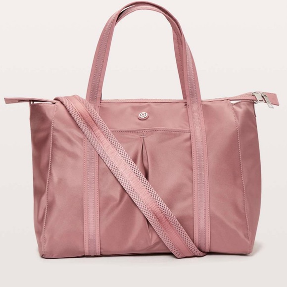 lululemon athletica Handbags - Lululemon Everywhere Bag *23L